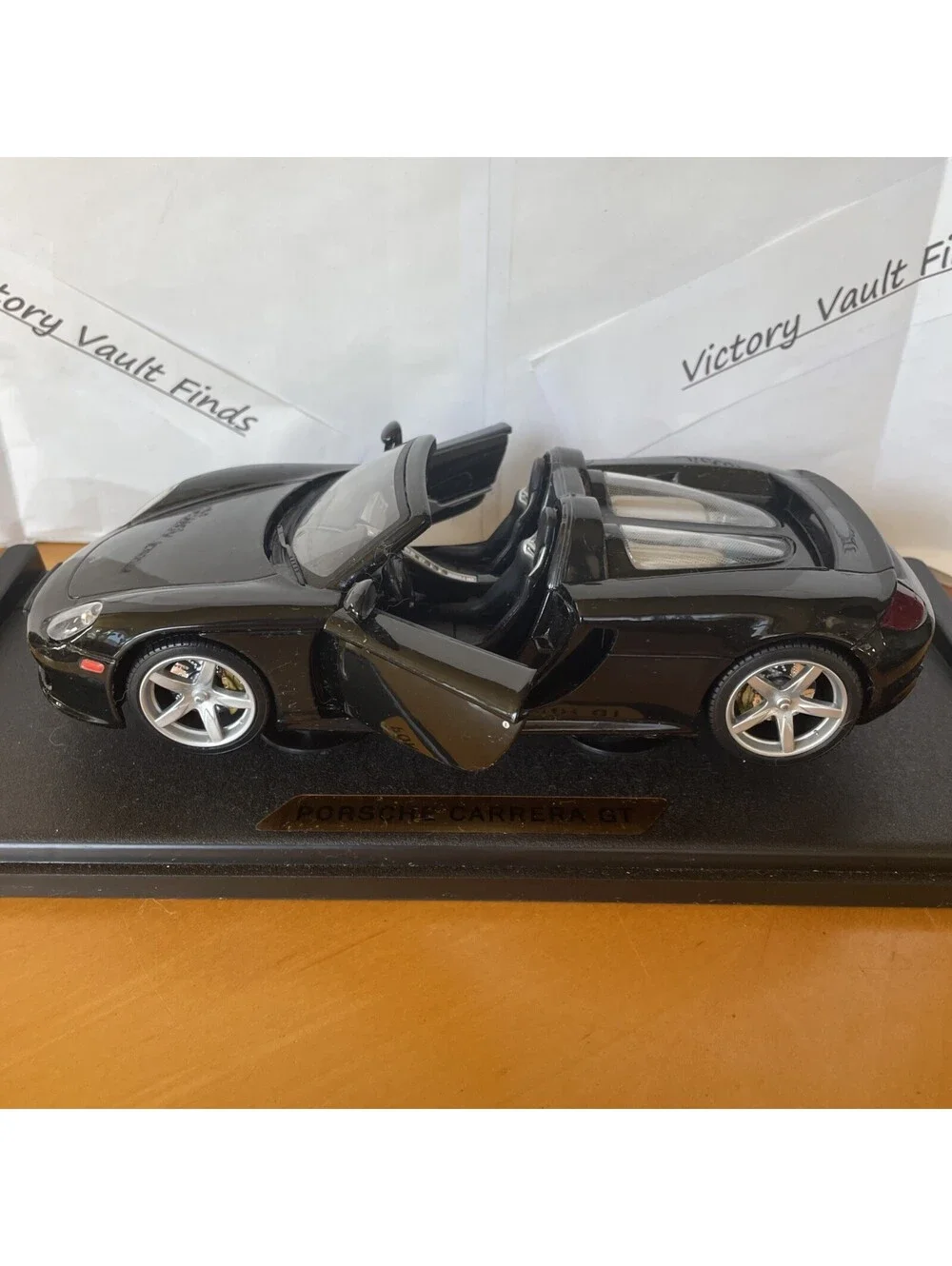 MOTORMAX 1:18 PORSCHE CARRERA GT BLACK - 73163 Die Cast Car Rare with Base